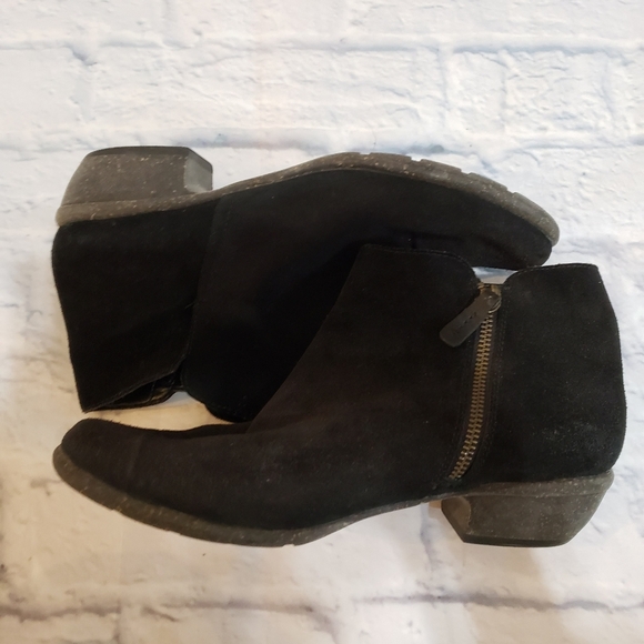 Women's Clarks booties size 10 - Picture 4 of 6